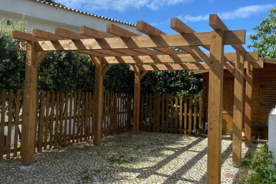 Arawood Garden: /img/servicos/servicos-pergola.webp
